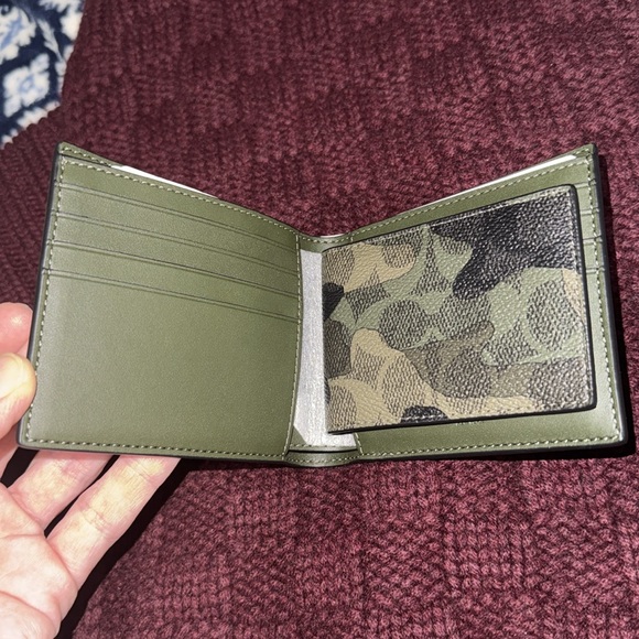 Men’s Or Women’s Coach Tri-fold wallet with Smaller ID/Passport holder inside! - Picture 4 of 17